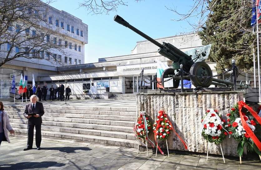 ������ ������ ���� �� ��������� ���������� ���� � ������������ �� ������� ���� �� �������� �������