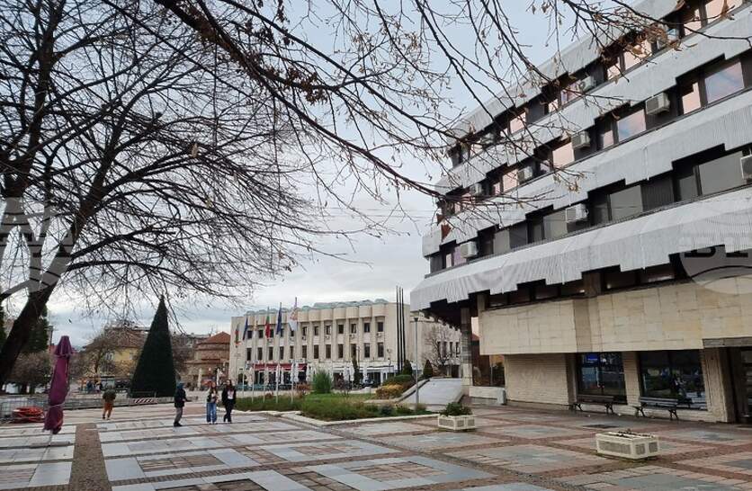 ������� �������, ��������� �� 153 ������ �� ���������� �� ����� ������, �� �� ������ � ������� �� 18 ��������