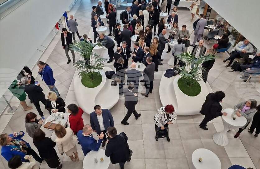 ���������� ������ ����� �� ��������� �� �������������� ������ ����� ��������, ������ � ������� �� ������� � ������