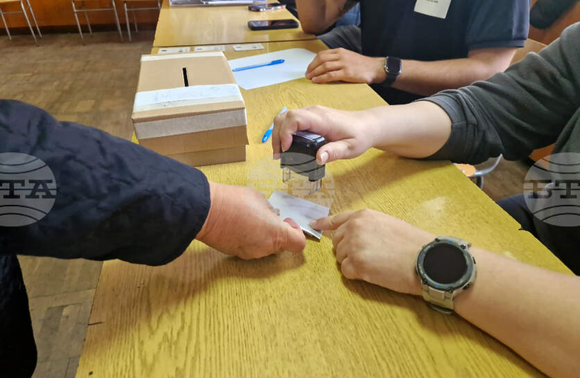 � ������ ��������� ������������� ��������� ��� 16:00 ���� �������� 30,96 ��������