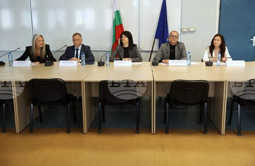 ��� � �������� ������� �� ��� 1 ���. ���� �� ������������ ��������� �� ������ ������ ������, ���������� ����������� �� 8 ������ ���� ������