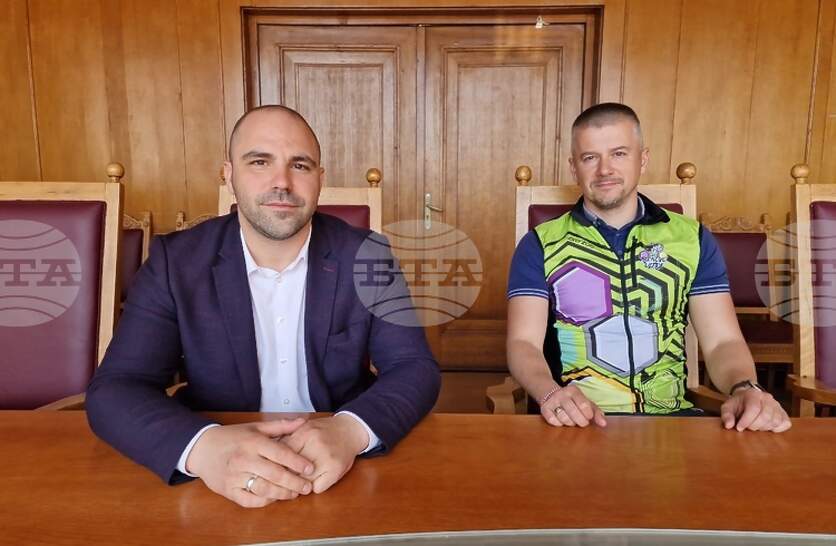 ��� 2000 ��������� �� ������ �� �� ������� � 11-��� ������� �� �������� �������� ������ ��� ������ �������