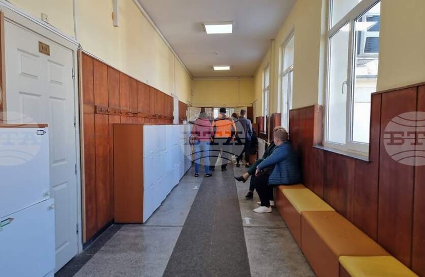 ����� 12 �������� � ������������� ��������� � ������ ������ ��� 11:00 ����, �������� �� ���