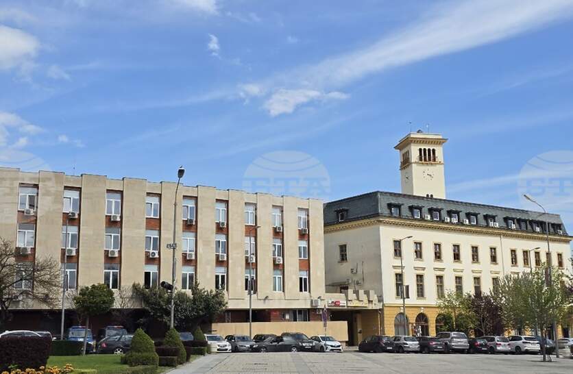 ������ ������ ������ ����������� ������� �� ���������� ����� �� �������� ���� 2025 �., ������� �� 957 ���. ���� �� ��������� � ��������������� ��������