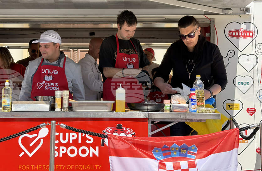 ����� 30 ���� ��������� � ������� � ����������� ���� �� �������������� ���������� Cupid�s Spoon