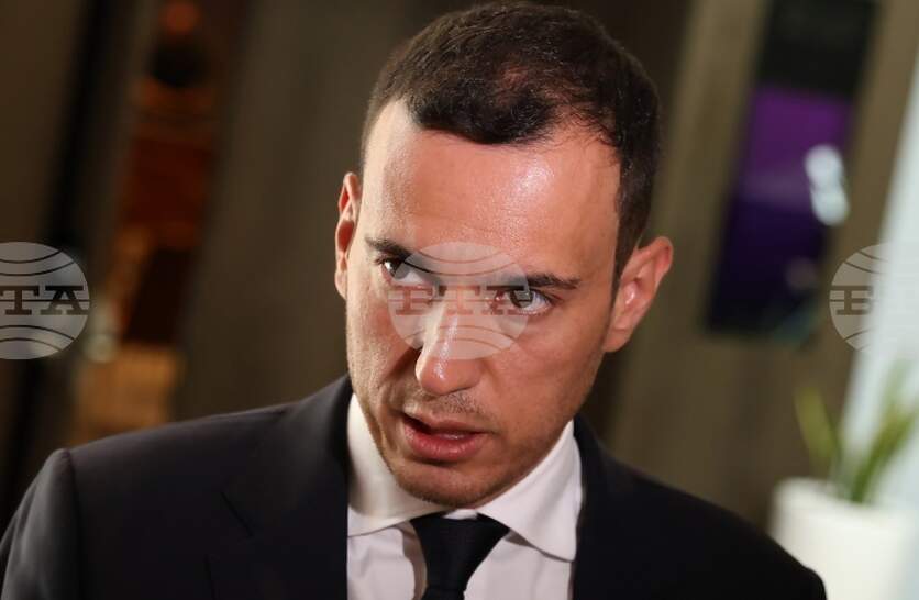       .-,        