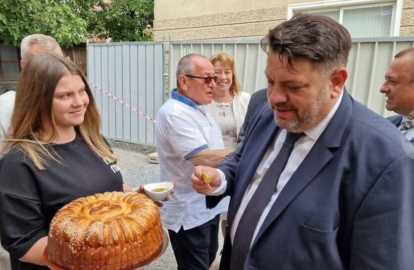         ,  1200     