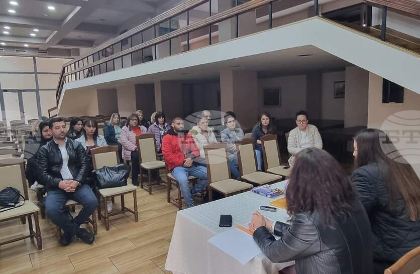 Готовността на институциите, защитата на потребителите и контролът върху цените бяха обсъдени на информационни срещи за еврото в Перник, Дулово, Мъглиж, Кнежа и Несебър