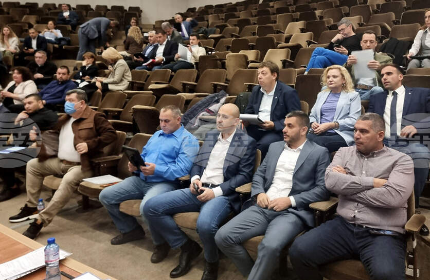 Шофьорите на автобусите и тролейбусите от градския транспорт във Варна вече ще могат да продават билети