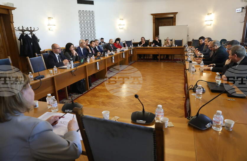 Правната комисия отхвърли два законопроекта на