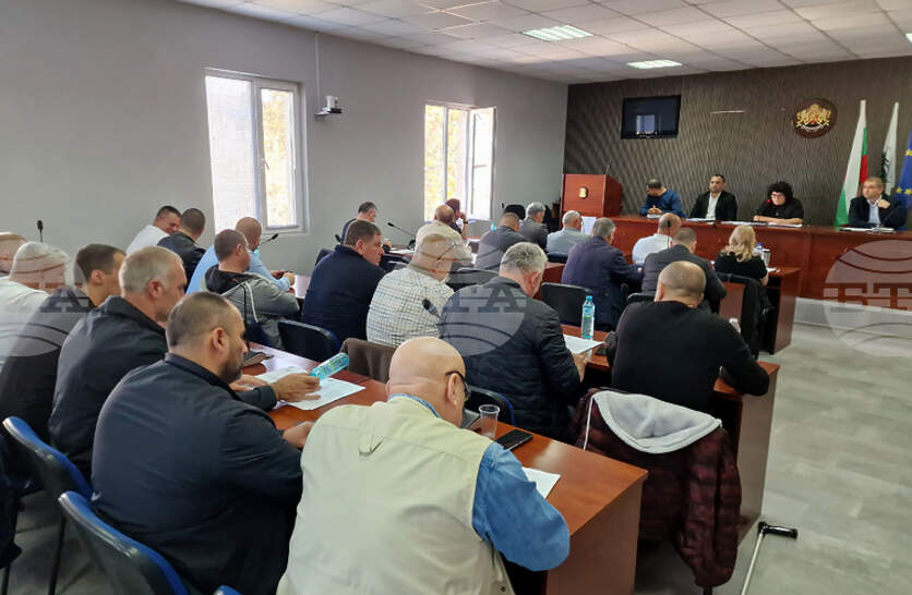 Четири допълнителни докладни бяха включени в дневния ред на заседанието на Общински съвет – Омуртаг