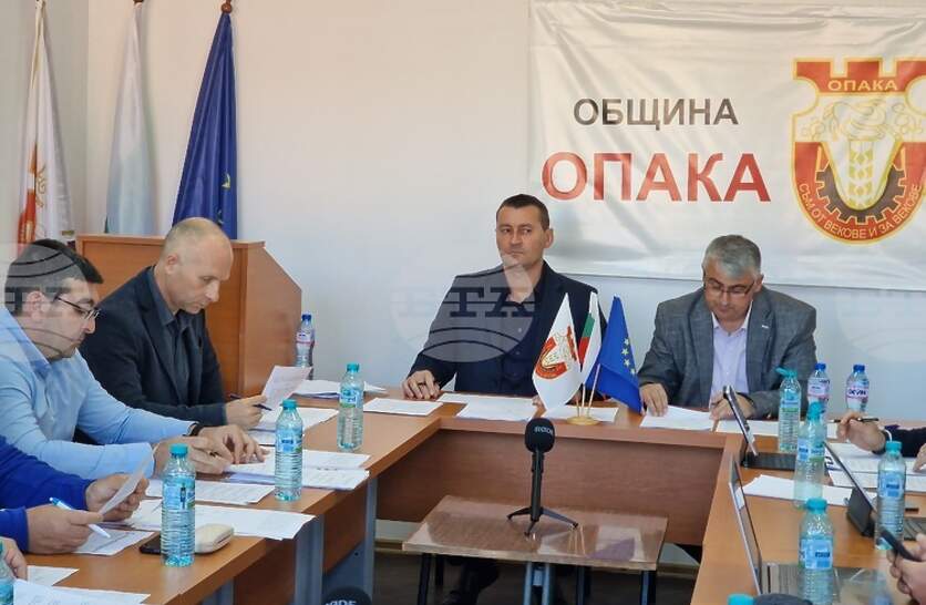 Общинските съветници в Опака подкрепиха докладни записки, свързани с развитието на общината и интересите на гражданите