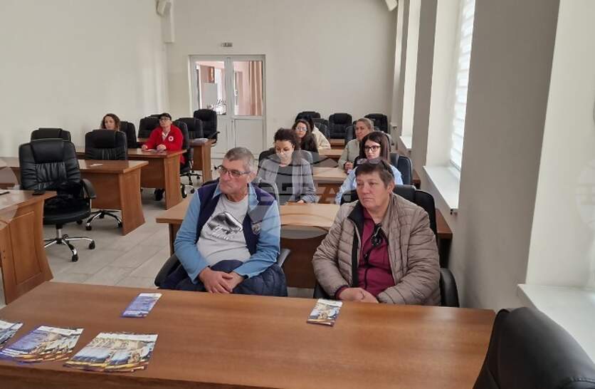 Въпроси за връщането на ресто, плащанията с дебитни карти и сигурността бяха обсъдени на информационни срещи за еврото в седем населени места