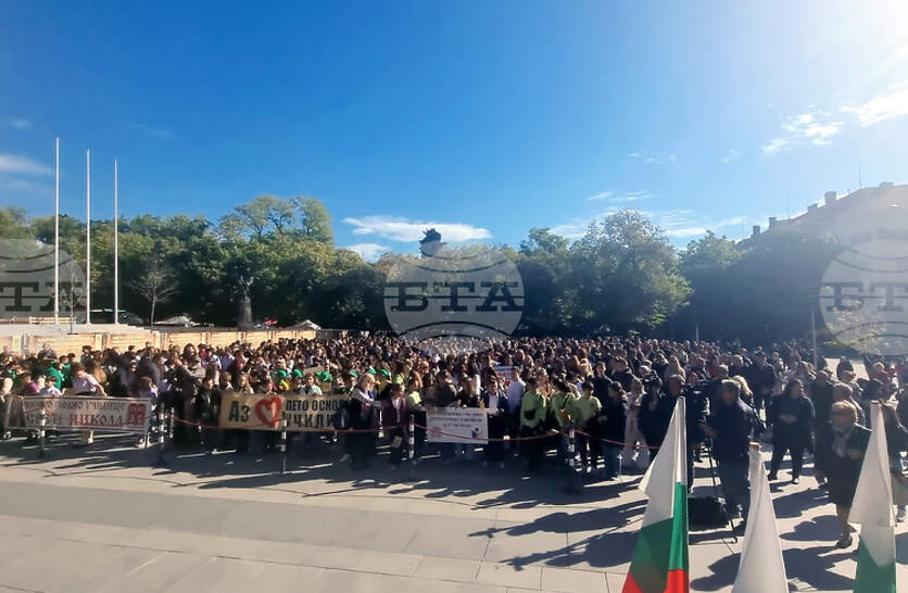 С богата празнична програма Стара Загора отбеляза днес своя празник и 146 години от възстановяването си