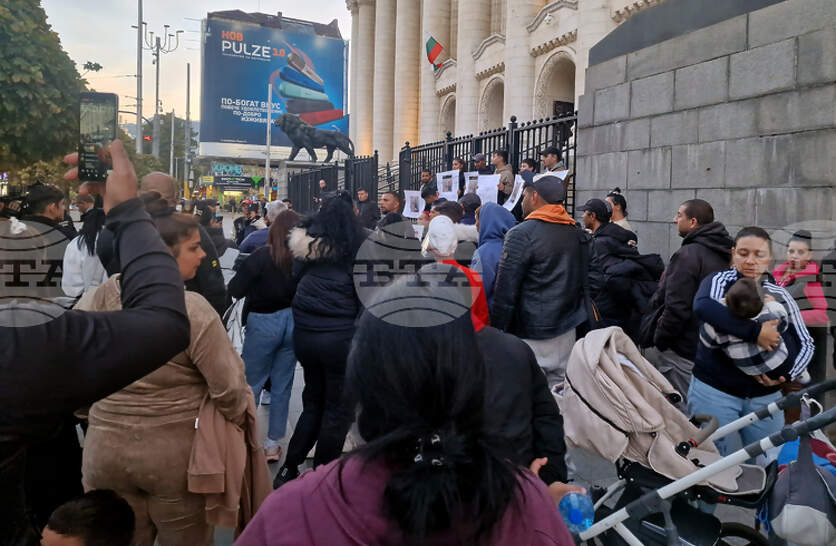 Протестиращи настояват за справедлива присъда за 15-годишния, намушкал свой връстник в столичен мол