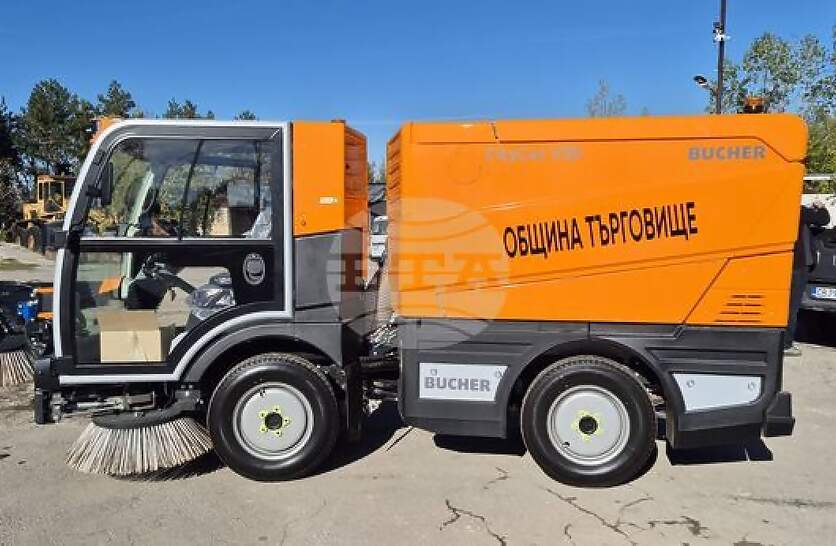 Общинското комунално предприятие в Търговище вече разполага с нова мотометачна машина за почистване на центъра и парковете в града