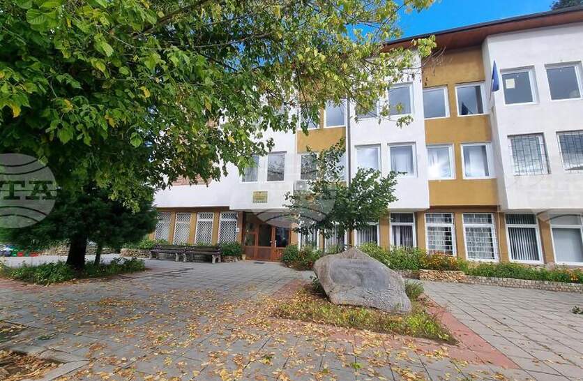 Десет хиляди лева заложиха общинските съветници в Трекляно за аварийни ремонти на улици, пътища и речни корита