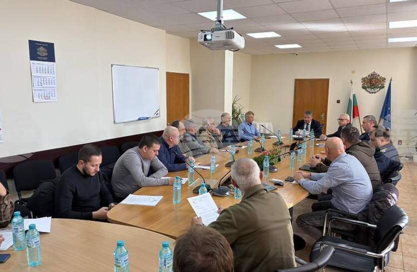 Пътноподдържащите фирми в Разградско разполагат с необходимата техника и инертни материали за зимата, съобщиха от областната администрация