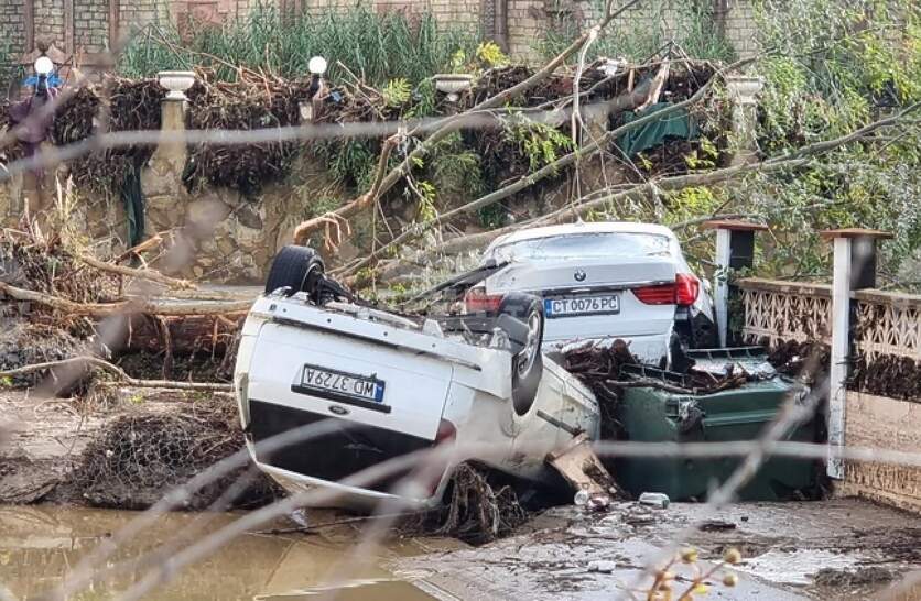 Доброволци от Пловдив и Бургас пътуват към Елените, за да помогнат в разчистването след бедствието