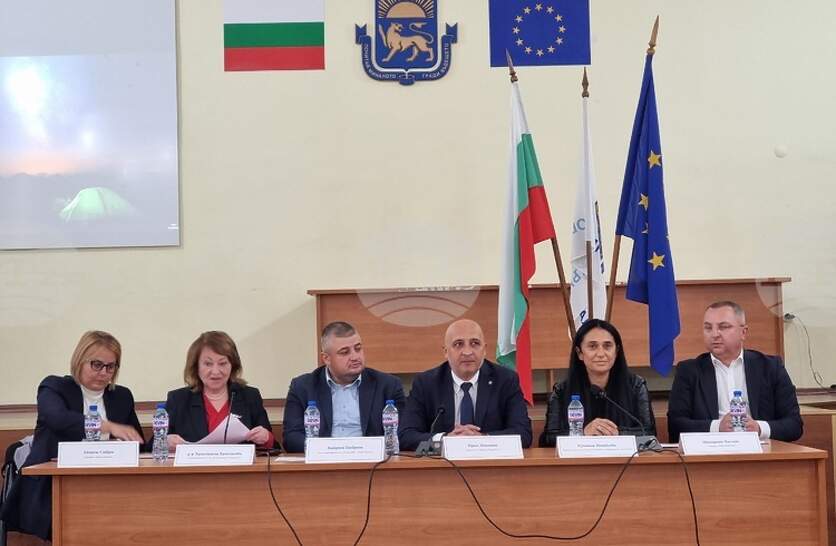Реалната социална политика и опитът на общините от област Кърджали бе тема на дискусия в родопския град