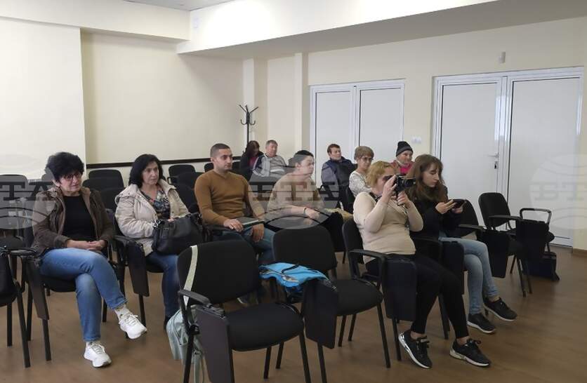 Договорите за обществени поръчки, правилата за превалутиране и покачването на цените бяха обсъдени на информационни срещи за еврото в пет населени места