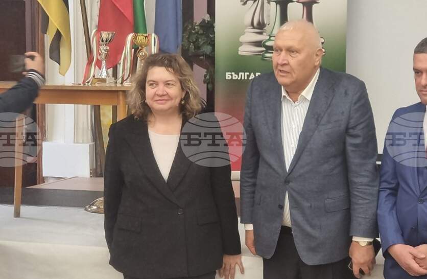 Наталия Киселова коментира в Перник предстоящата ротация на председателя на Народното събрание