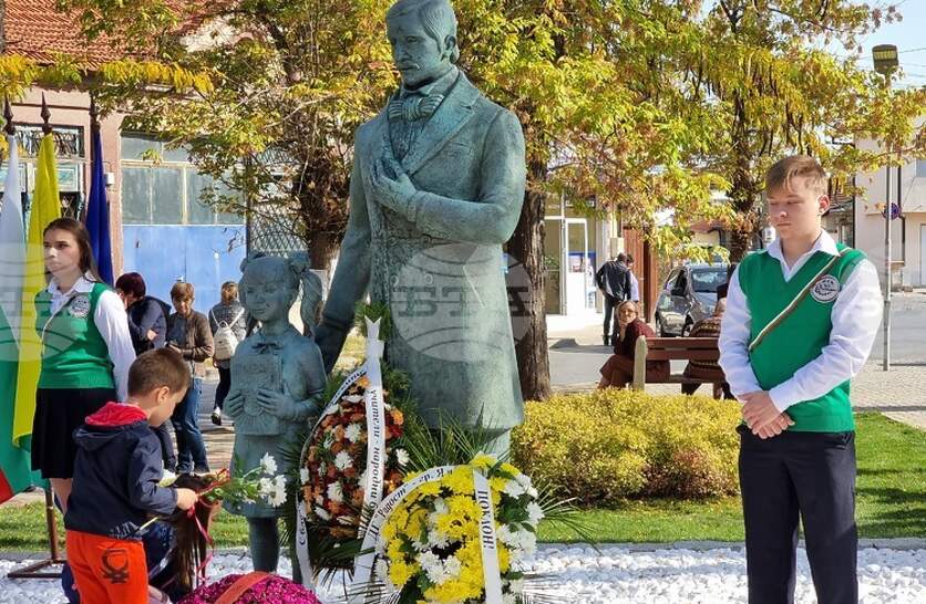 С тържествена церемония, шествие, връчване на награди и редица културни събития в Ямбол ще бъде отбелязан Денят на народните будители