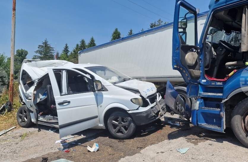 Общо 15 души са ранени при катастрофи в страната през последното денонощие