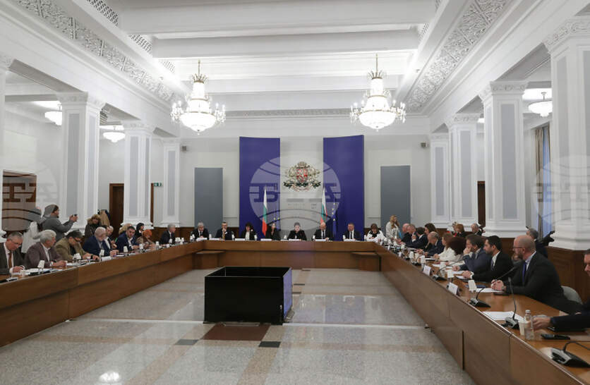 Предложение за промяна на реда за ползването на бащинския отпуск ще обсъди Националният съвет за тристранно сътрудничество