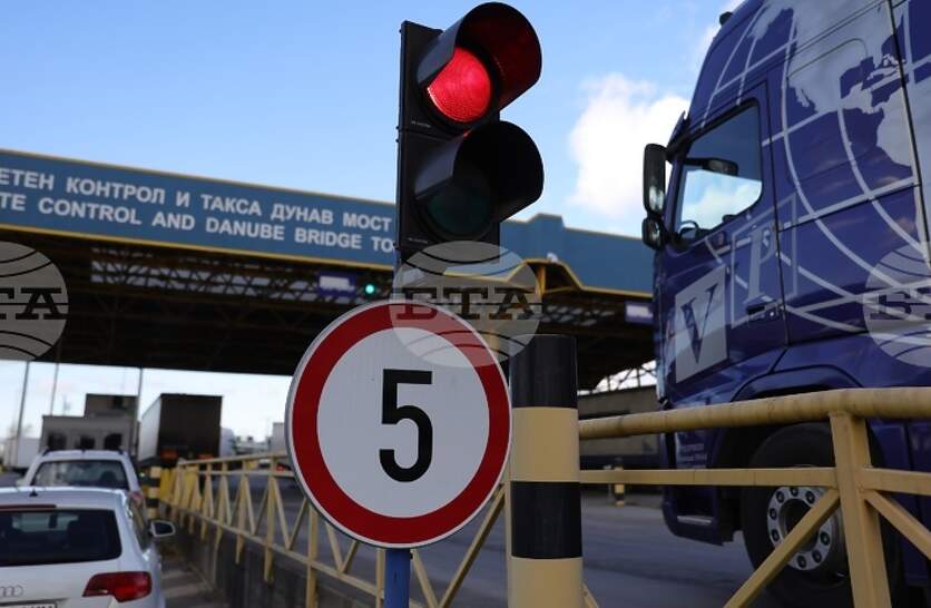 На граничните пунктове „Капитан Андреево“ и „Лесово“ трафикът е интензивен за товарни автомобили