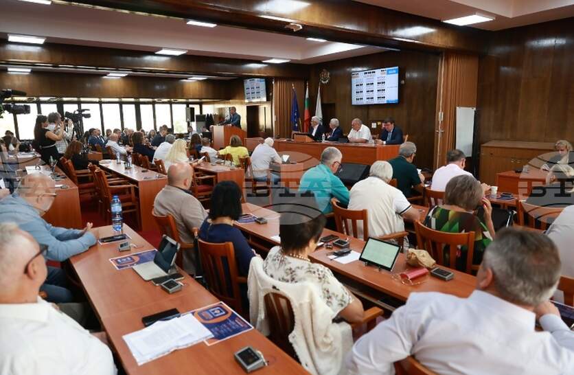 Общинските съветници в Русе ще решават днес дали да бъдат отпуснати 100 000 лева на футболен клуб