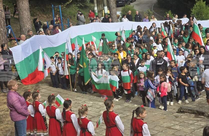 Над 1400 участници се включиха в 12-ия национален поход „По стъпките на Самуиловите воини“