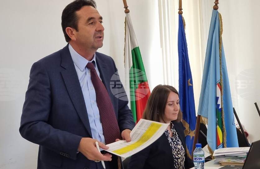 Да бъдат закупени водоноска и контейнери за смет с част от отчисленията по Закона за управление на отпадъците, решиха общинските съветници в Кирково