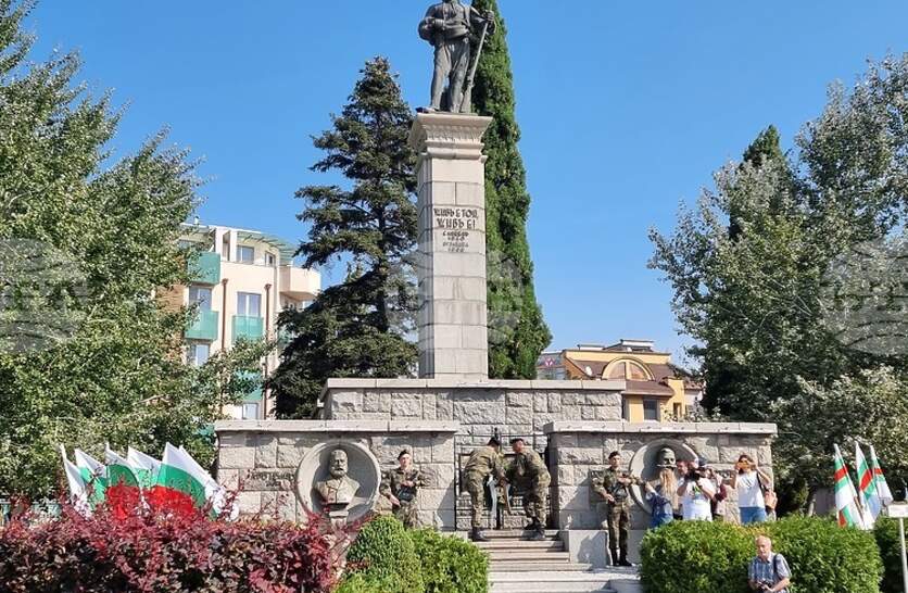 Сливен посреща Димитровден с литургия, концерти и празнични фойерверки