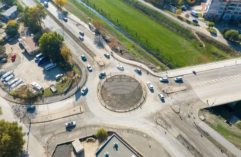 Съкращават срока за затваряне на възлово кръстовище в Ямбол, което се преобразува в кръгово движение