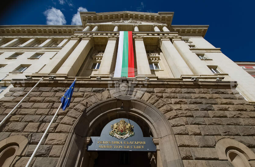 Програма за компенсиране на разходите на небитови крайни клиенти за електрическа енергия предстои да разгледа правителството