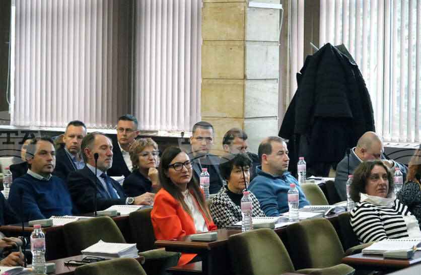 Да бъде открита процедура по отчуждаване на имоти, необходими за разширяването на гробищния парк в Добрич, приеха общинските съветници