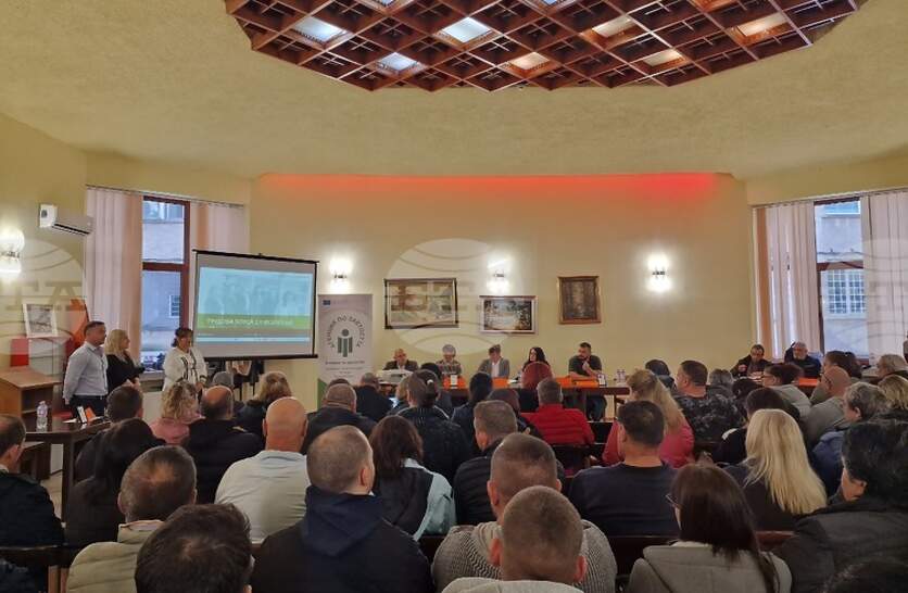 Над сто търсещи работа посетиха трудовата борса, организирана от Бюрото по труда в Разград