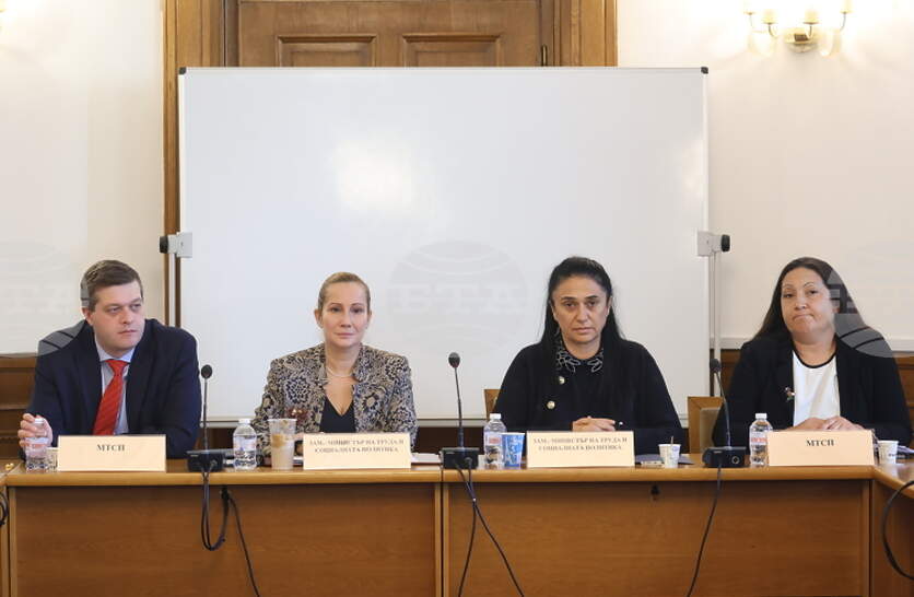 Парламентарната социална комисия не прие предложението 15-дневният отпуск за бащи да се ползва на части