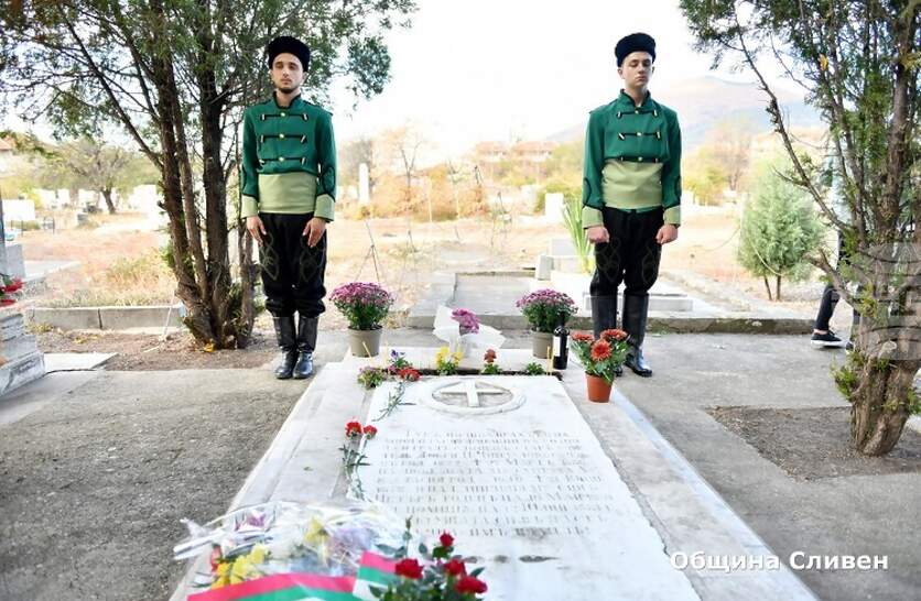 С панихида на гроба на Добри Чинтулов в Сливен ще започне още днес честването на Деня на будителите - 1 ноември