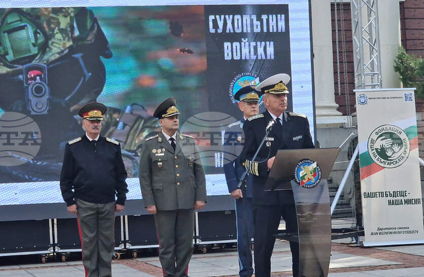 Фотоизложба „В служба на народ и Родина“ бе открита в София по повод празника на Сухопътните войски