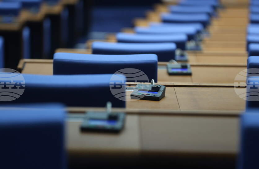 Парламентът ще обсъди законови промени, свързани с увеличаване на пределната възраст за военна служба при определени условия