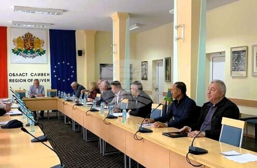 Институциите и общините в област Сливен са докладвали готовност за работа при зимни условия