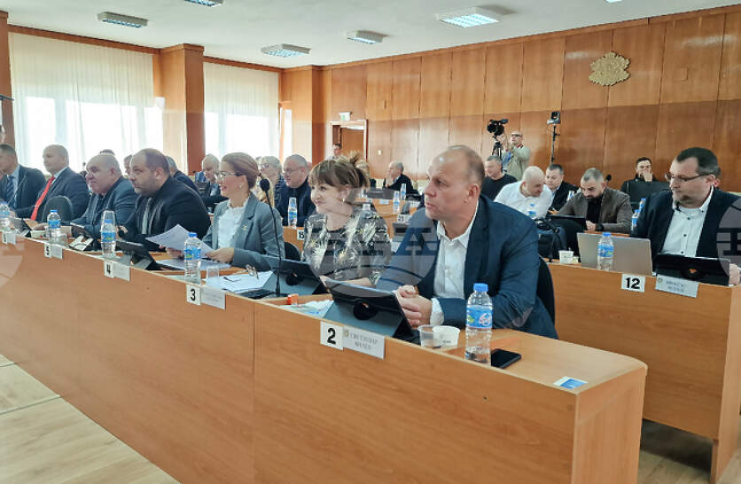 Общинските съветници в Шумен отложиха предложени промени в решение за управление на отпадъците и отхвърлиха промени в транспортната схема