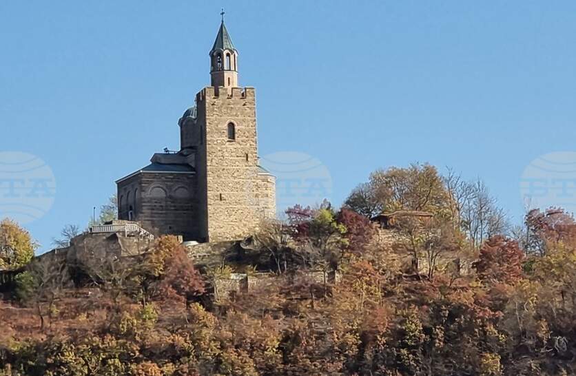 Мъж е паднал от скала в крепостта