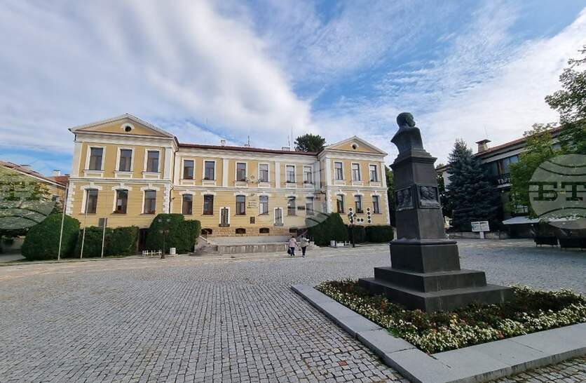 С инициативата „Да бъдем будни“ и национална ученическа конференция Котел открива днес честванията за Деня на народните будители