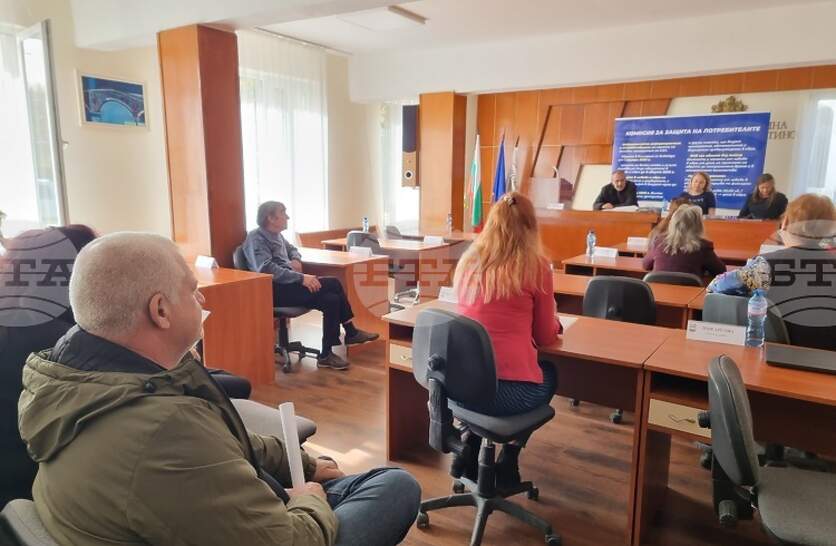 Как ще става закръглението на сумите при превалутирането попитаха участници в информационна среща за еврото в Невестино