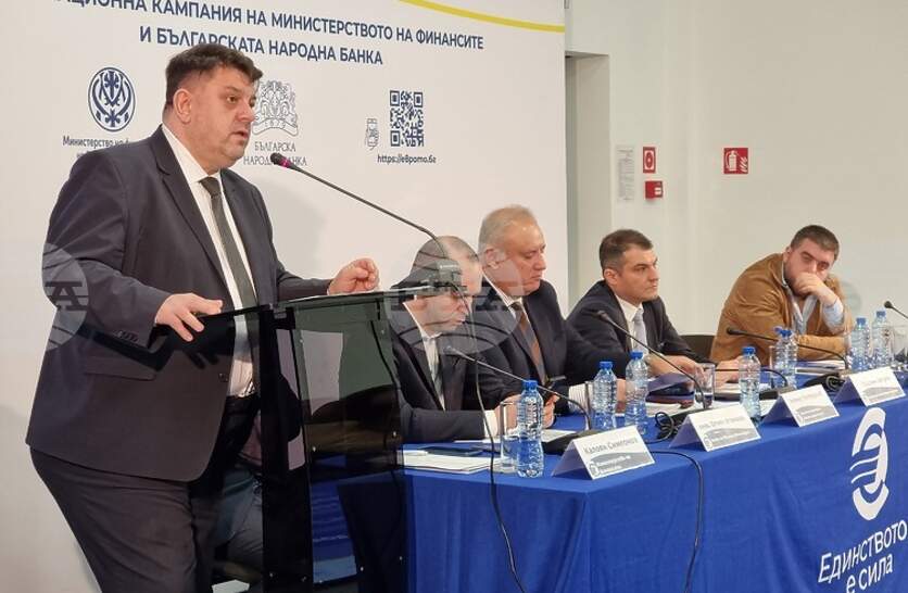 По темата за еврото трябва да се говори спокойно, аргументирано и ясно