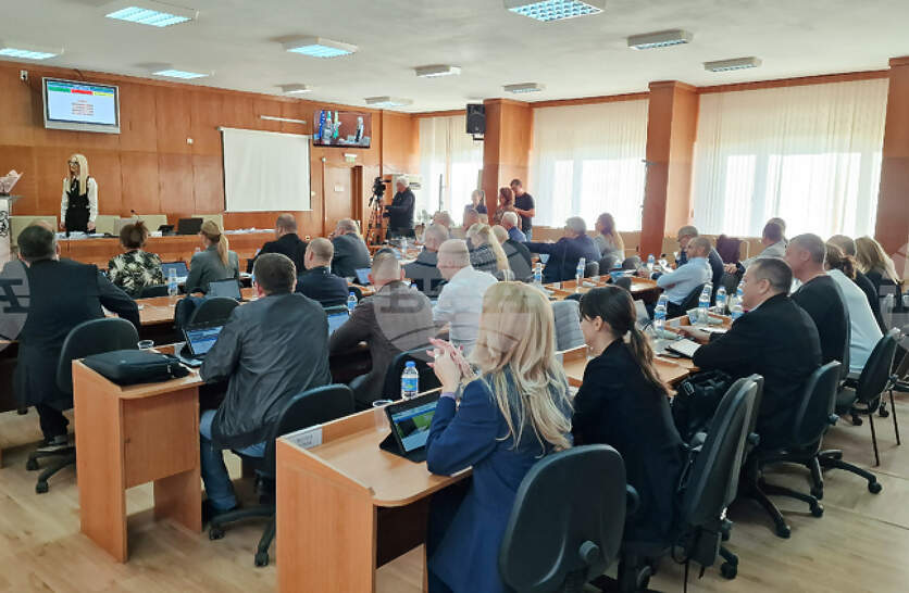 Общинските съветници в Шумен не подкрепиха промяна на цените на таксиметров превоз и отхвърлиха промяна на общинската транспортна схема