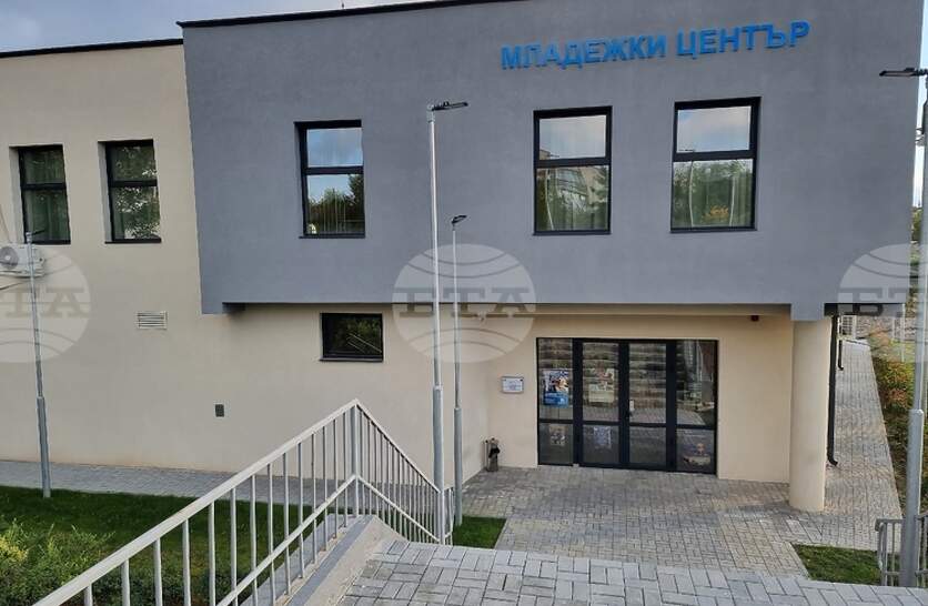 Заради ремонта на Младежкия дом в Монтана Общинският съвет ще заседава в Младежкия център